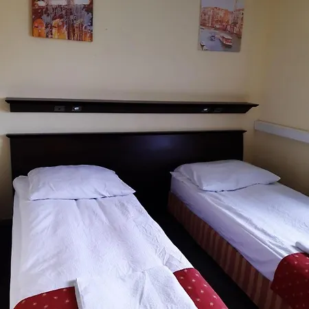 Tyniec Hostel Tyniec Maly